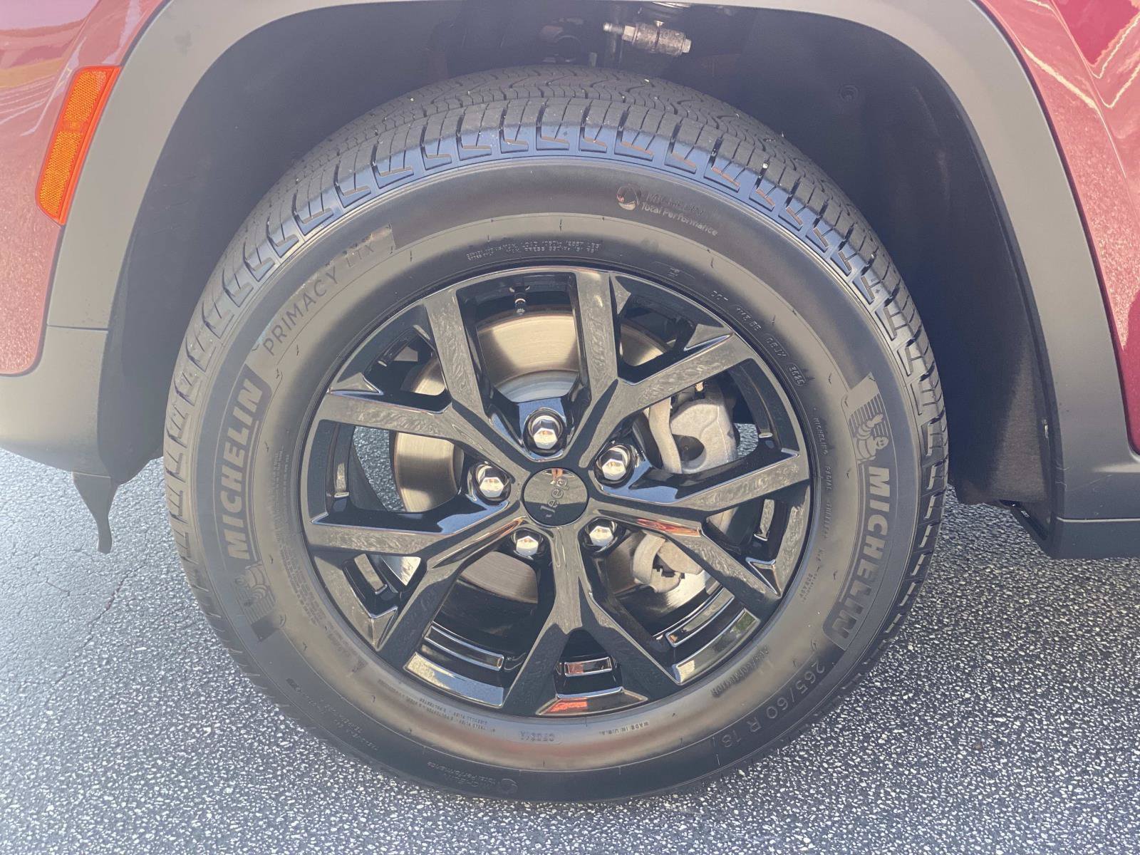 Used 2025 Jeep Grand Cherokee Altitude RWD image 11
