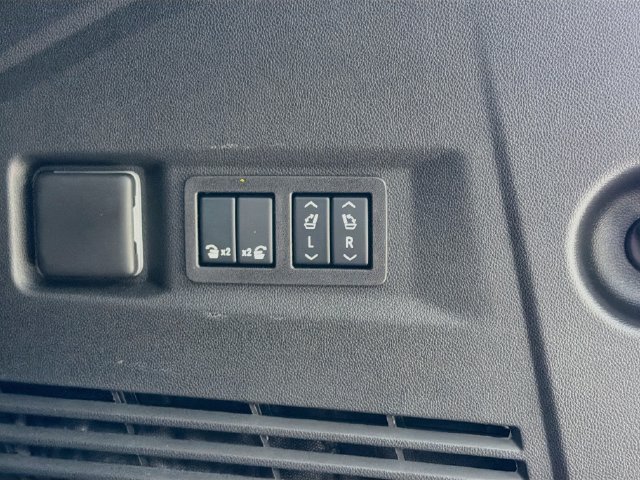 Used 2026 GMC Yukon Denali w/ Sun & Power Step Package RWD image 13
