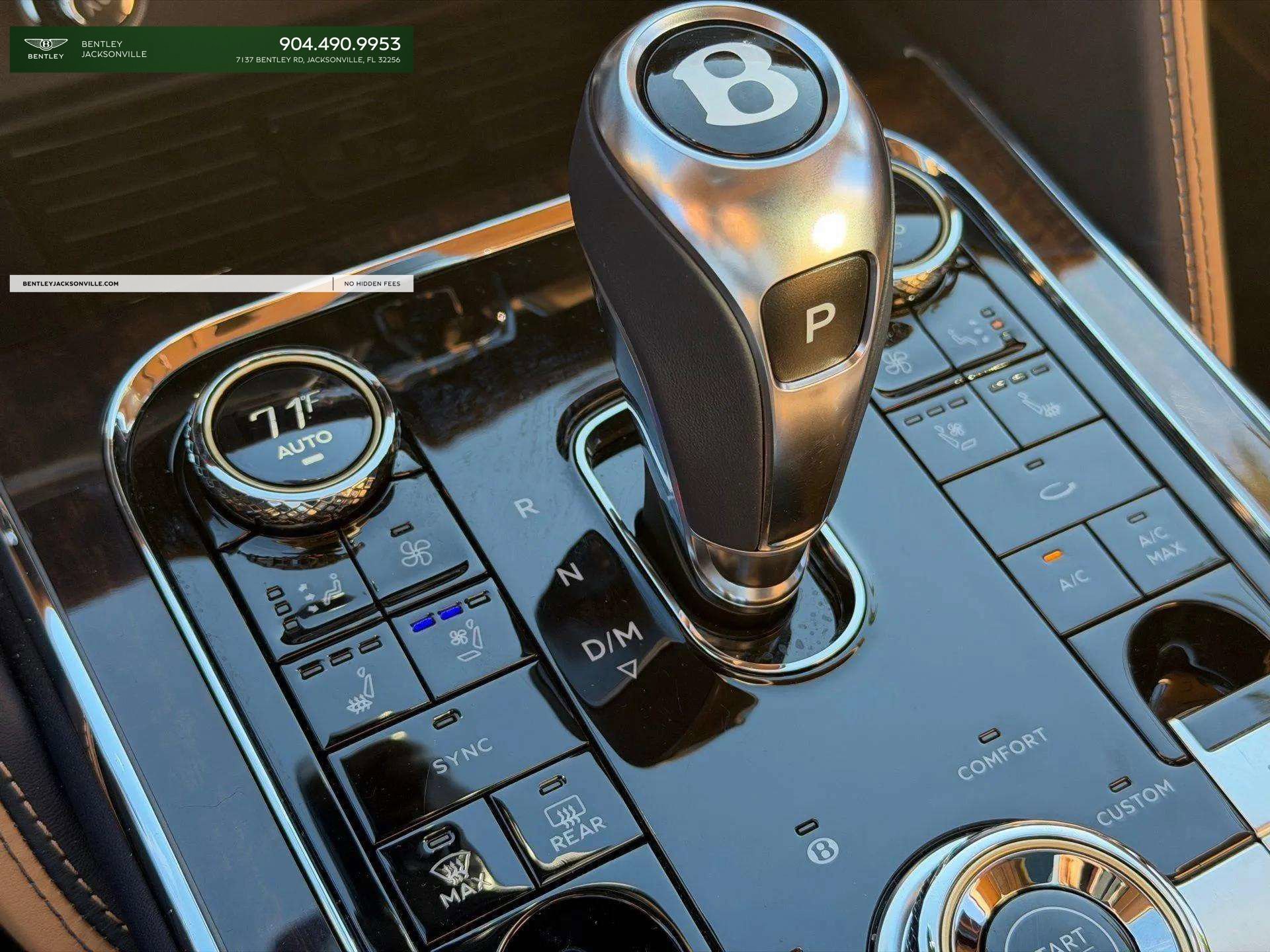 Used 2025 Bentley Flying Spur Plug-In Hybrid image 28