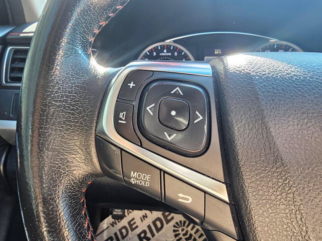 Used 2016 Toyota Camry SE FWD image 25