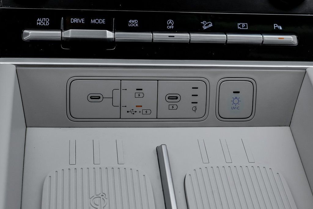 Used 2024 Hyundai Santa Fe Limited image 25