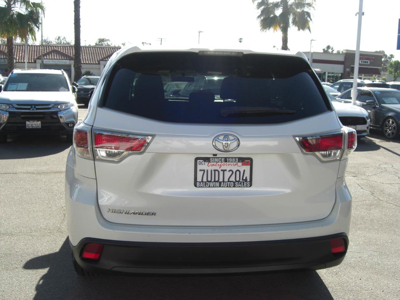 Used 2016 Toyota Highlander LE FWD image 12