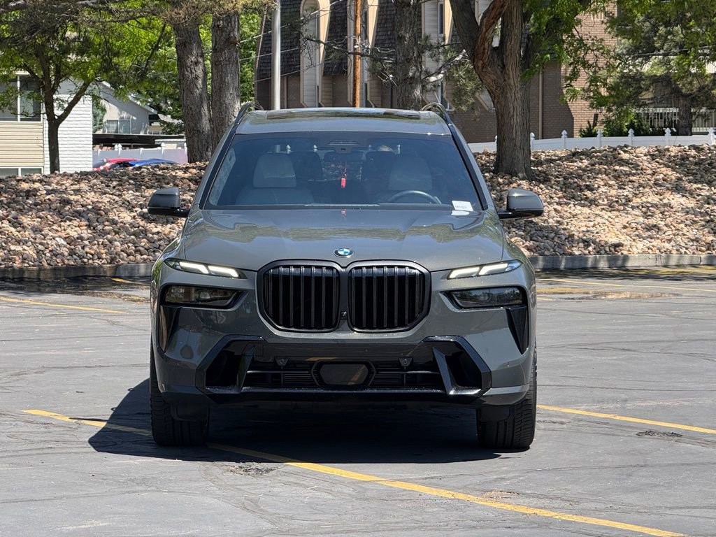 Used 2025 BMW X7 xDrive40i w/ Executive Package AWD/4WD image 2