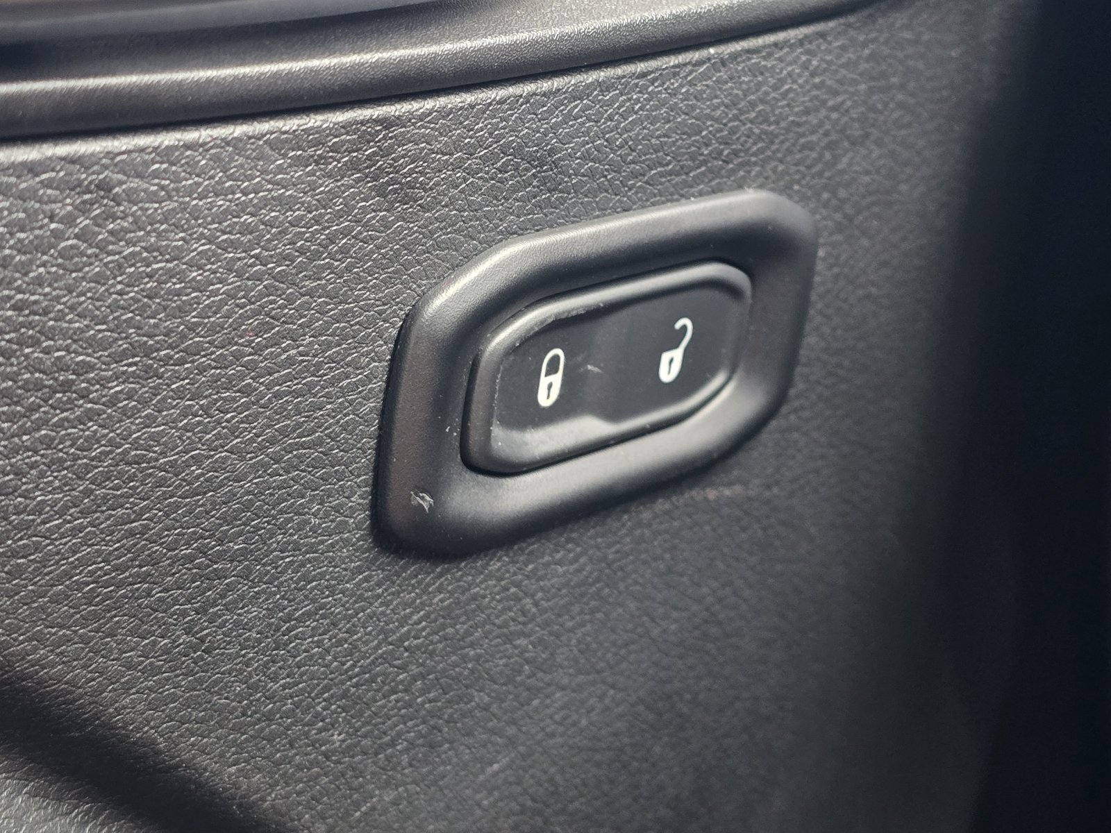 Used 2018 Jeep Wrangler Unlimited Sport S AWD/4WD image 23