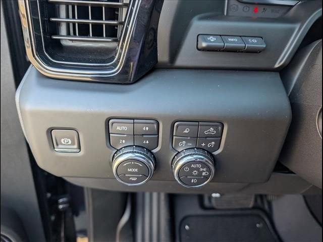 Used 2025 GMC Sierra 1500 AT4 w/ AT4 Premium Package AWD/4WD image 11
