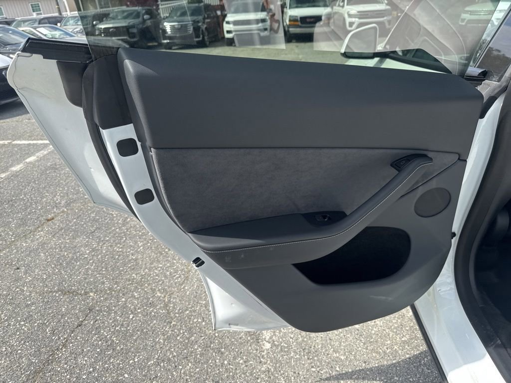 Used 2023 Tesla Model Y Long Range image 30