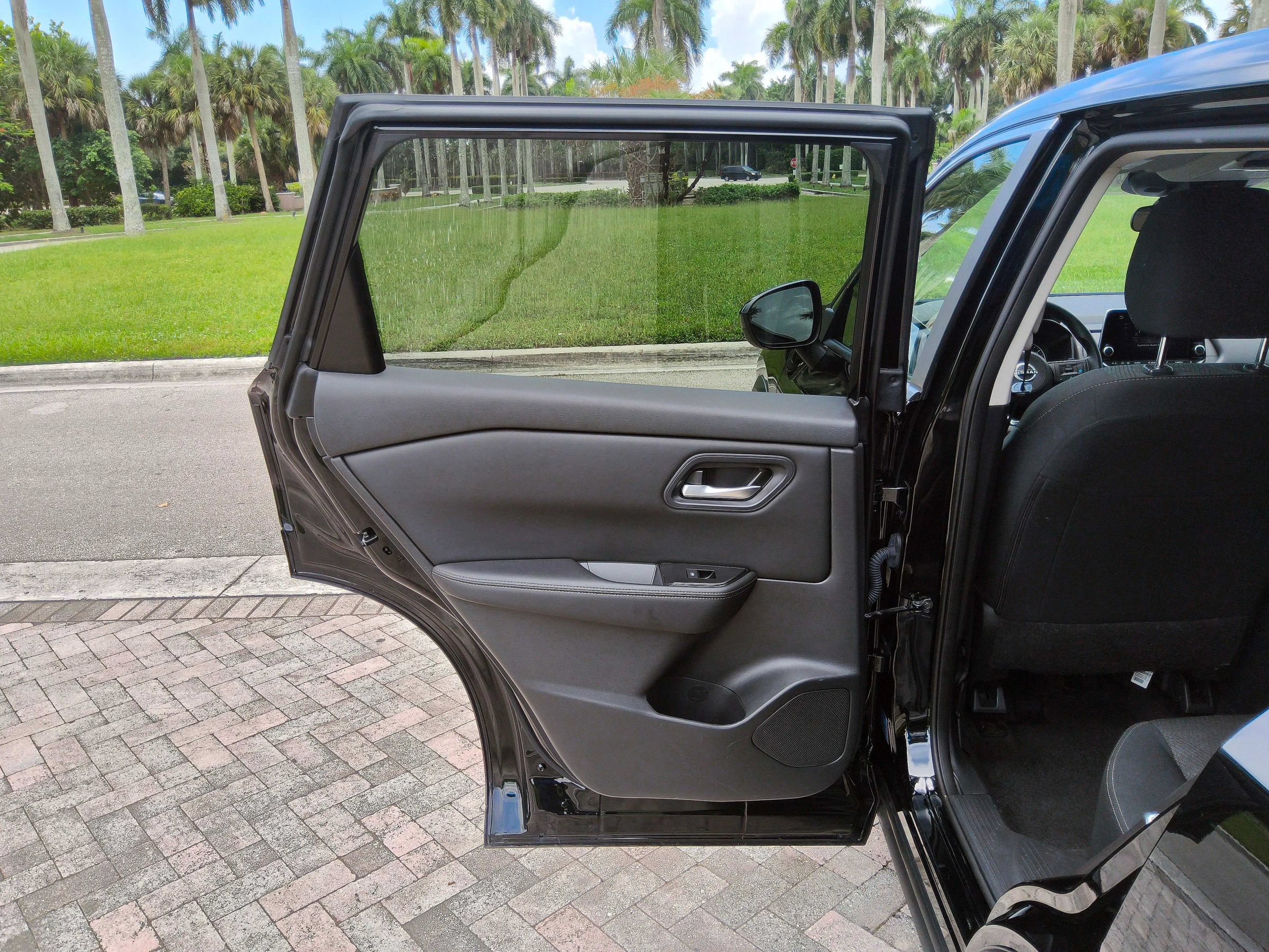 Used 2024 Nissan Rogue SV FWD image 31