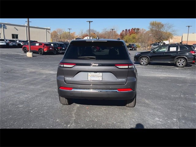 Used 2025 Jeep Grand Cherokee Laredo image 7