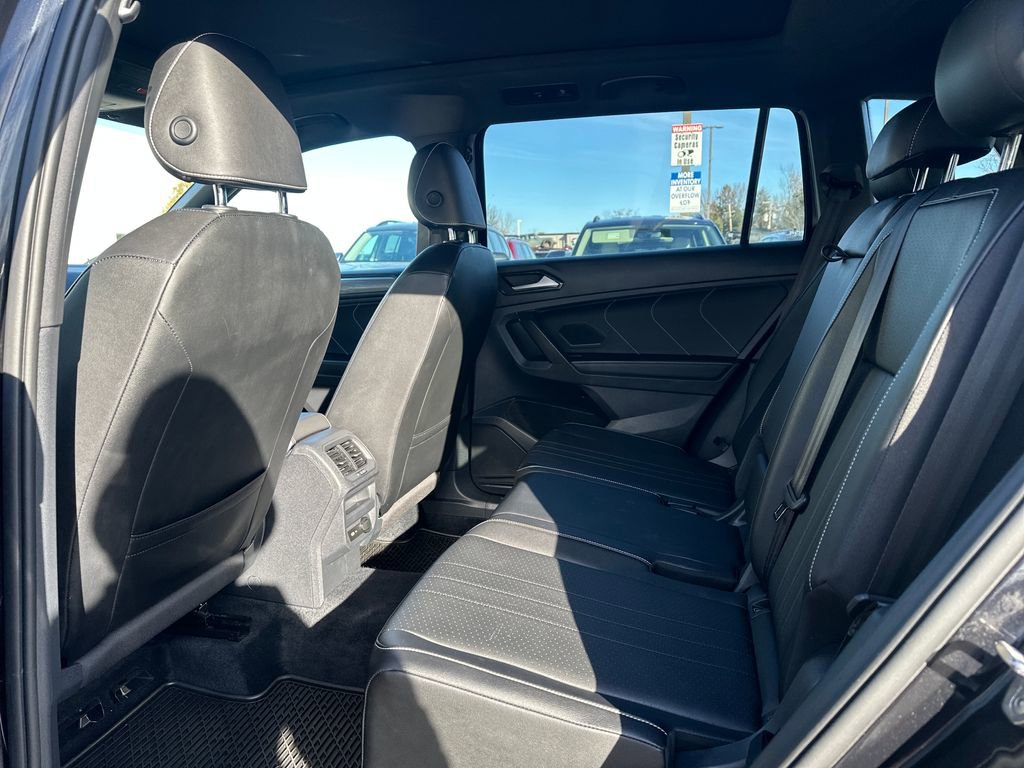 Certified 2022 Volkswagen Tiguan SE R-Line image 14