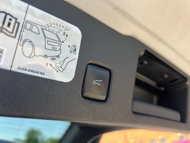 Certified 2020 Ford Escape Titanium AWD/4WD image 25