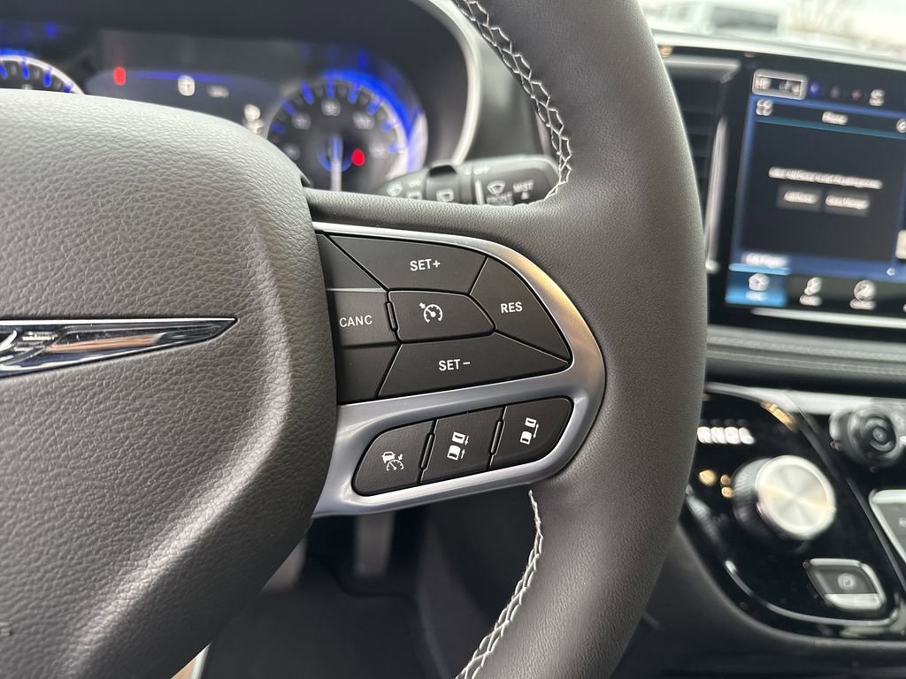 New 2026 Chrysler Pacifica Select image 17