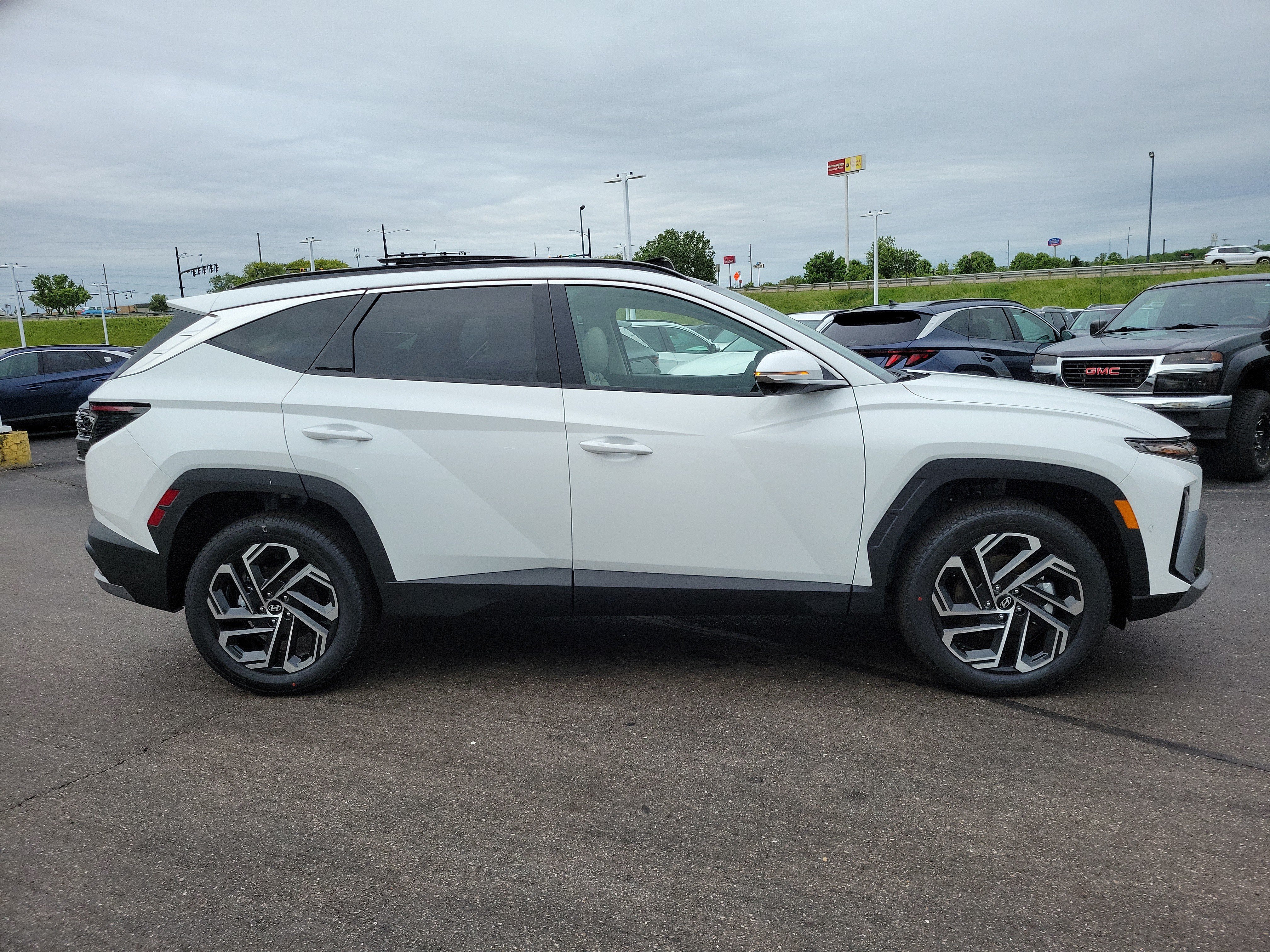 New 2026 Hyundai Tucson Limited AWD/4WD image 3