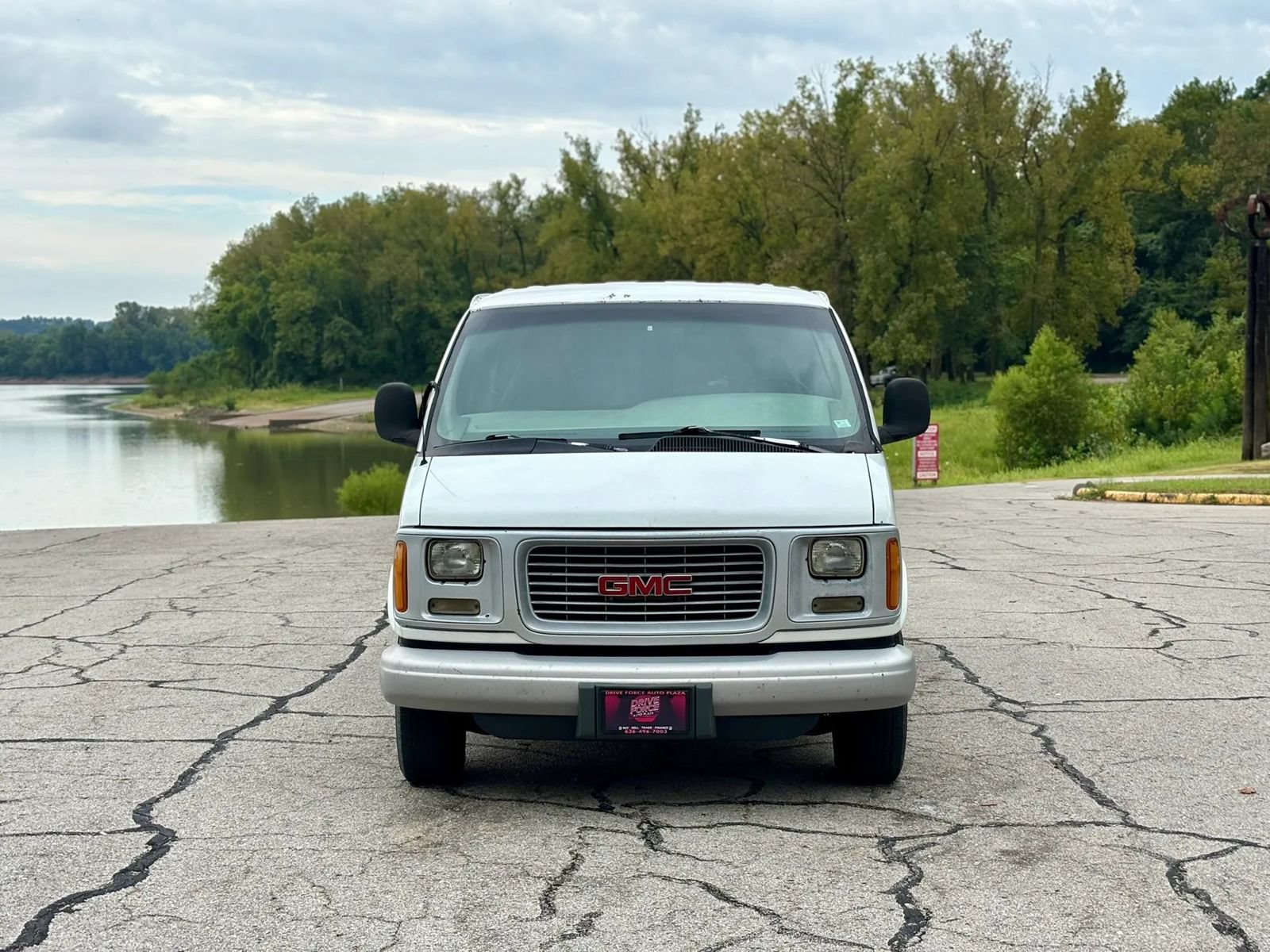 Used 2001 GMC Savana 2500 RWD image 2