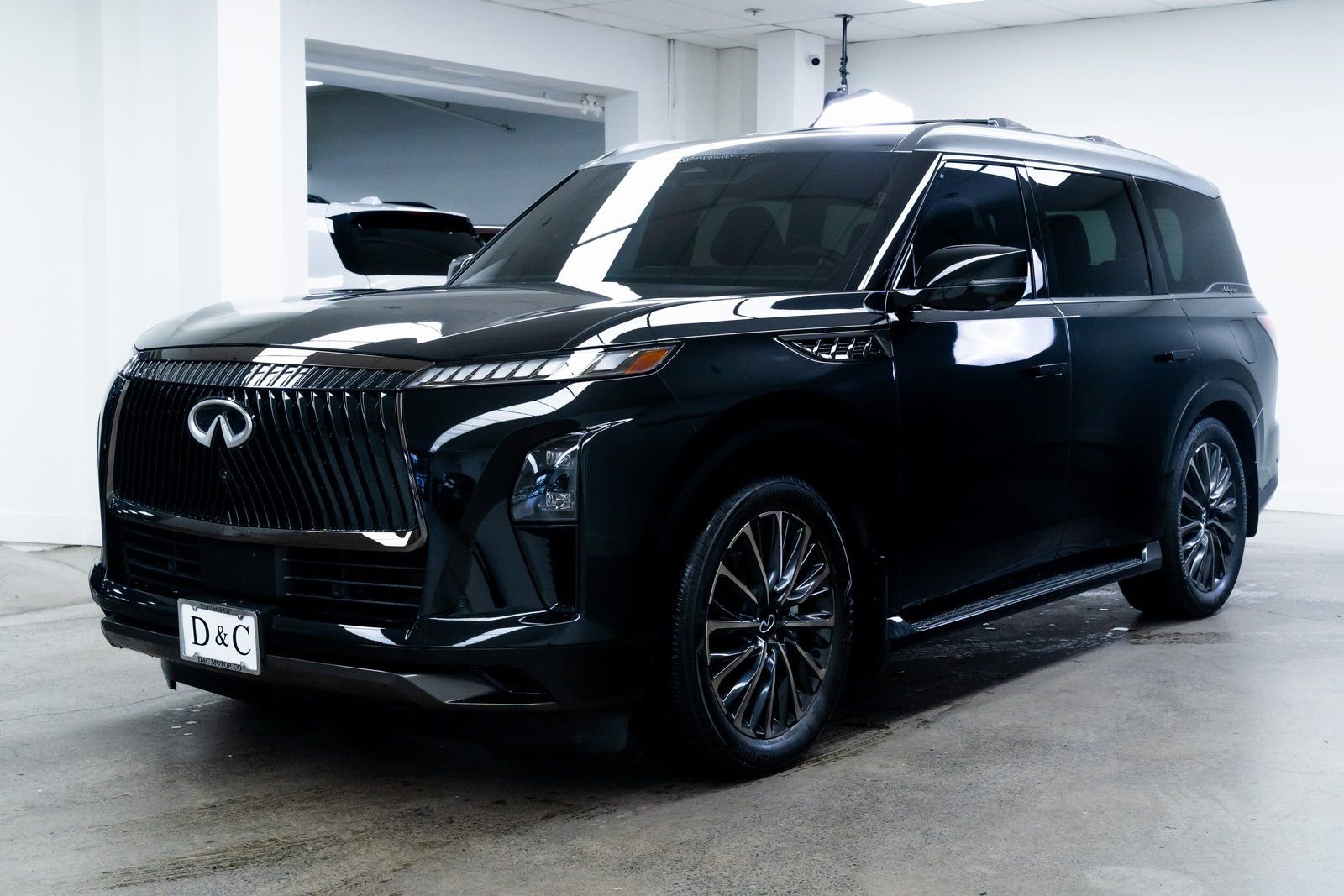 Used 2025 INFINITI QX80 Autograph w/ Autograph Exterior Package AWD/4WD image 3
