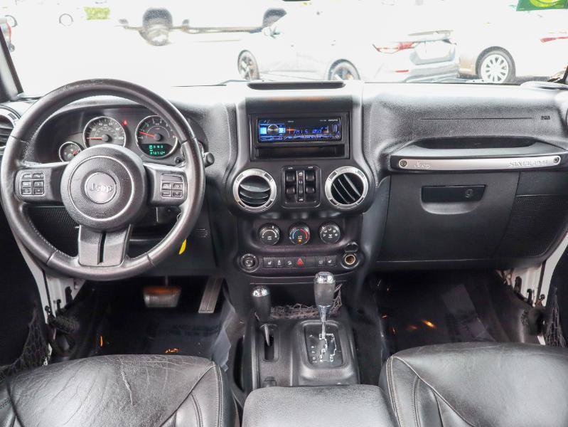 Used 2015 Jeep Wrangler Unlimited Sahara w/ Connectivity Group AWD/4WD image 11