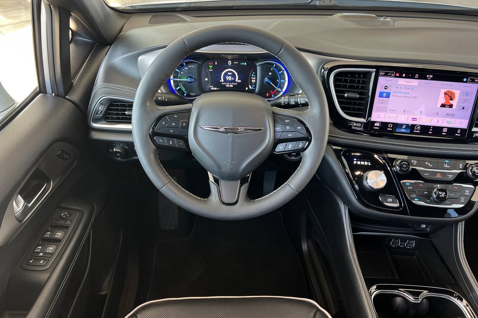 Used 2022 Chrysler Pacifica Limited w/ Uconnect Theater Family Group FWD image 18