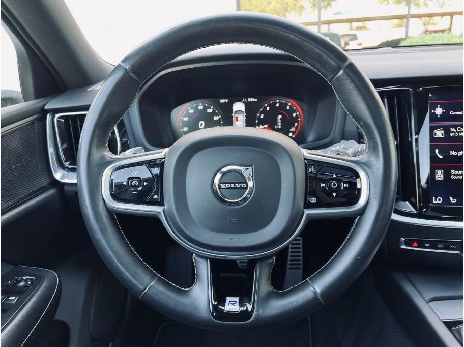 Used 2019 Volvo S60 T5 R-Design image 15
