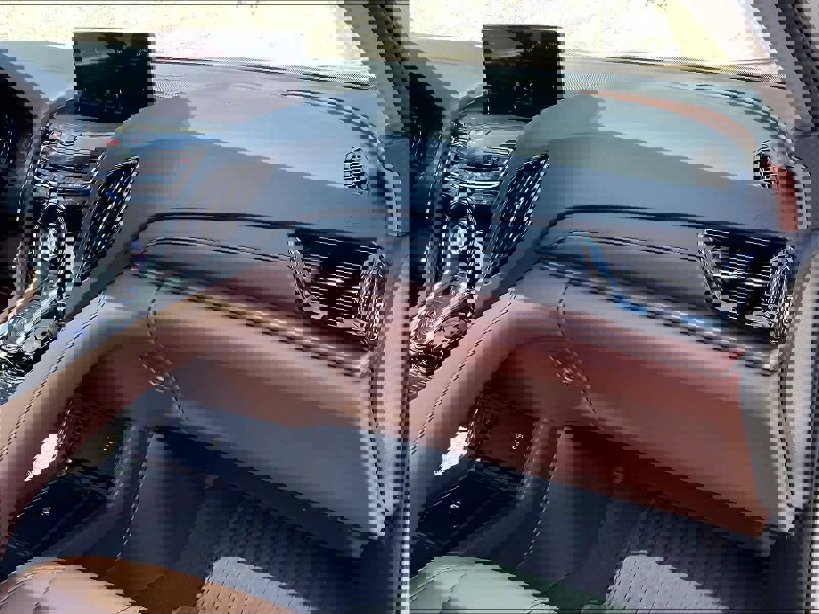 Used 2024 Acura RDX SH-AWD w/ Technology Package image 17