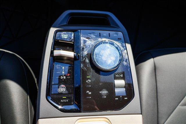 Used 2026 BMW iX xDrive60 w/ Premium Package image 19