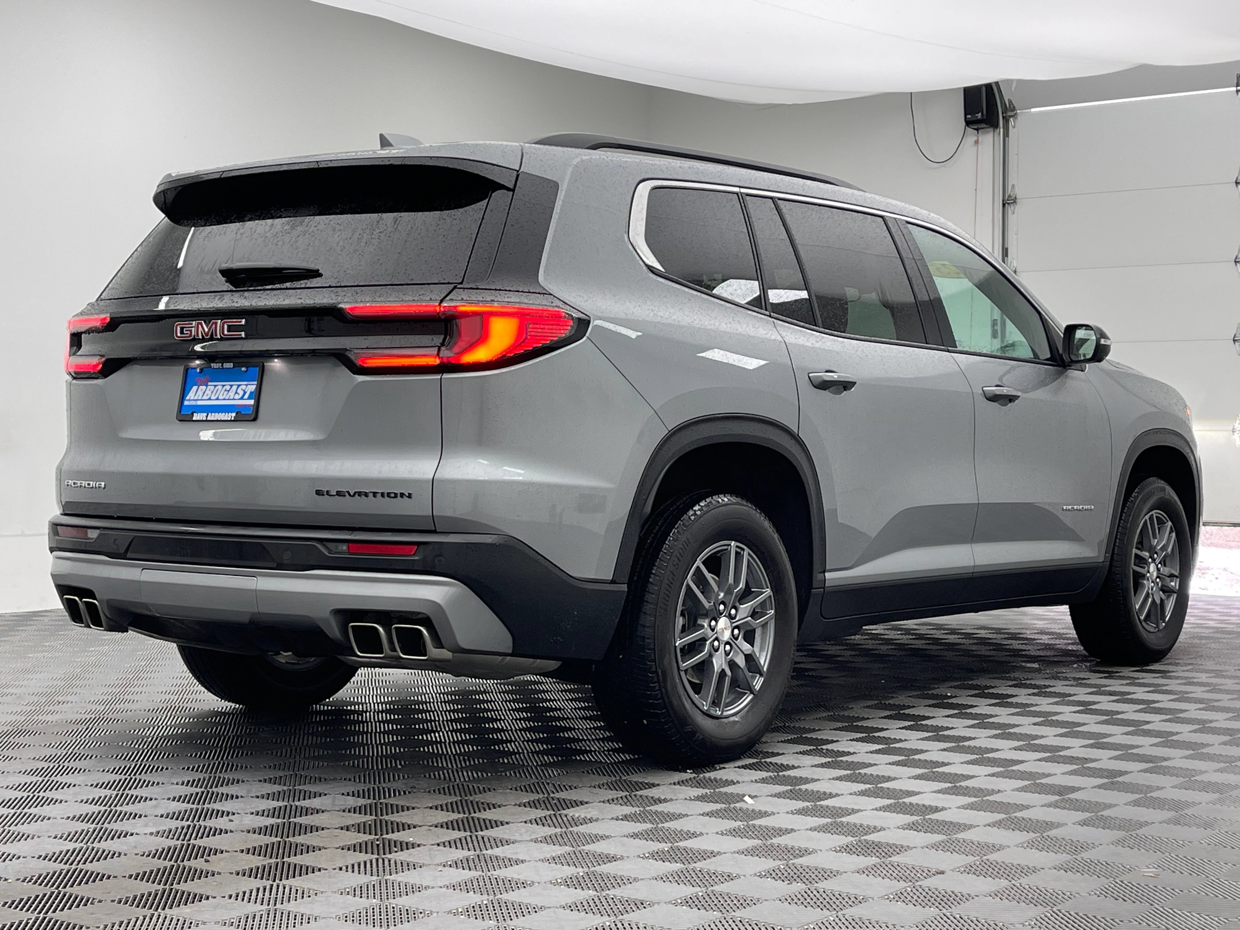 Used 2025 GMC Acadia Elevation FWD image 7