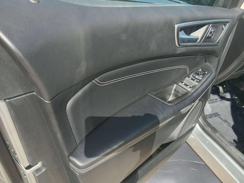 Used 2023 Ford Edge Titanium AWD/4WD image 17