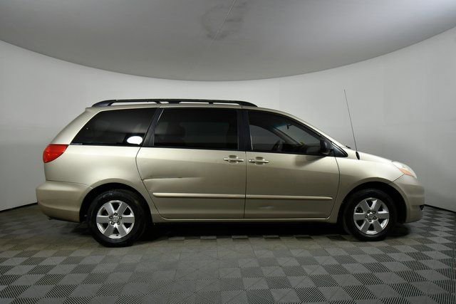 Used 2008 Toyota Sienna Sienna Passenger Van image 16