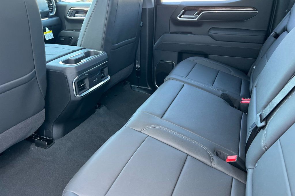 New 2026 GMC Sierra 1500 Elevation w/ Elevation Premium Package AWD/4WD image 9