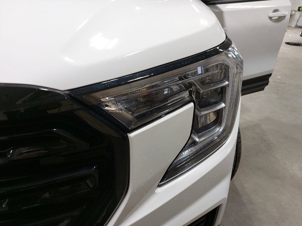 Used 2023 GMC Terrain SLE w/ Driver Convenience Package image 30