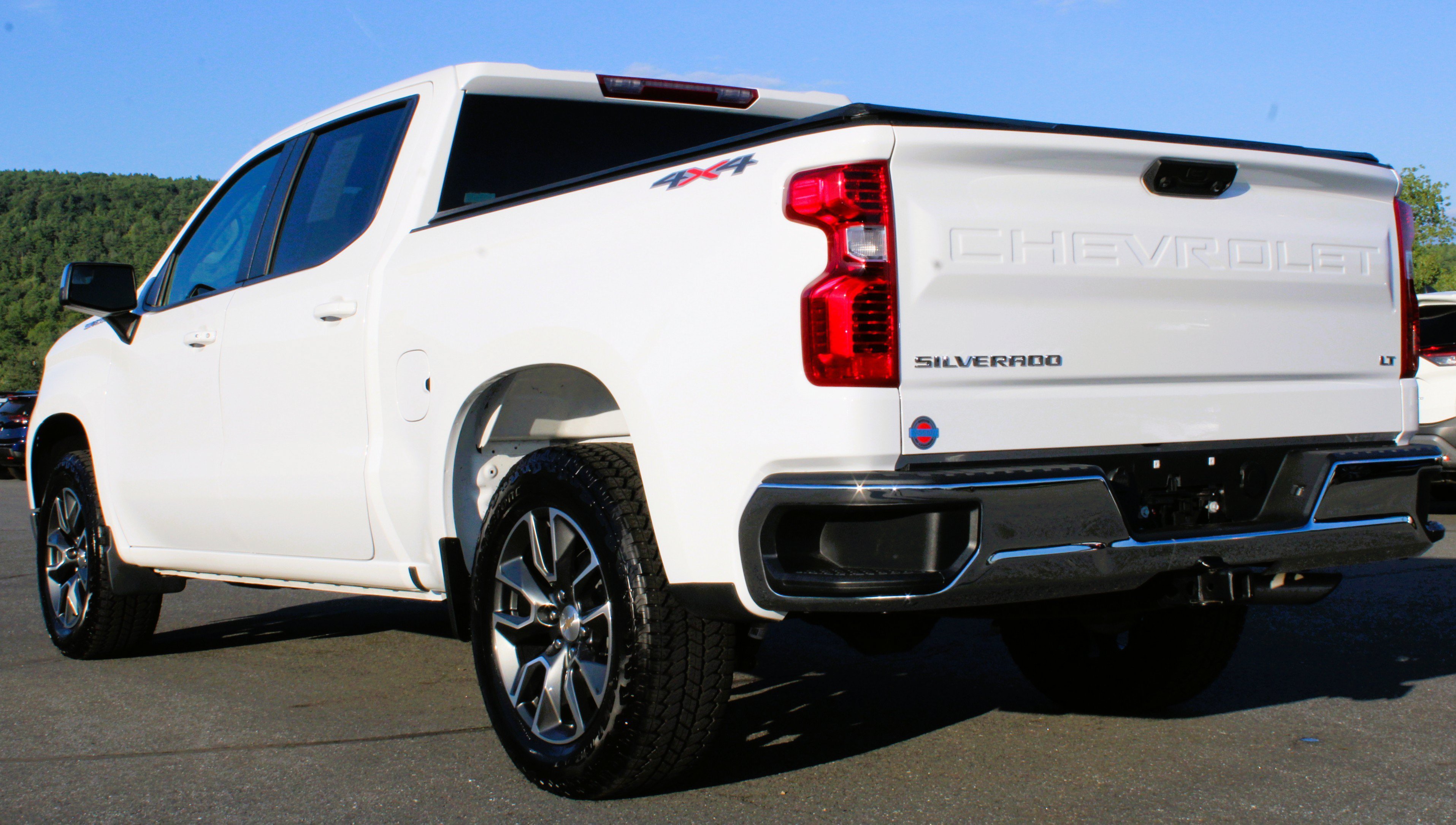 Used 2024 Chevrolet Silverado 1500 LT AWD/4WD image 10