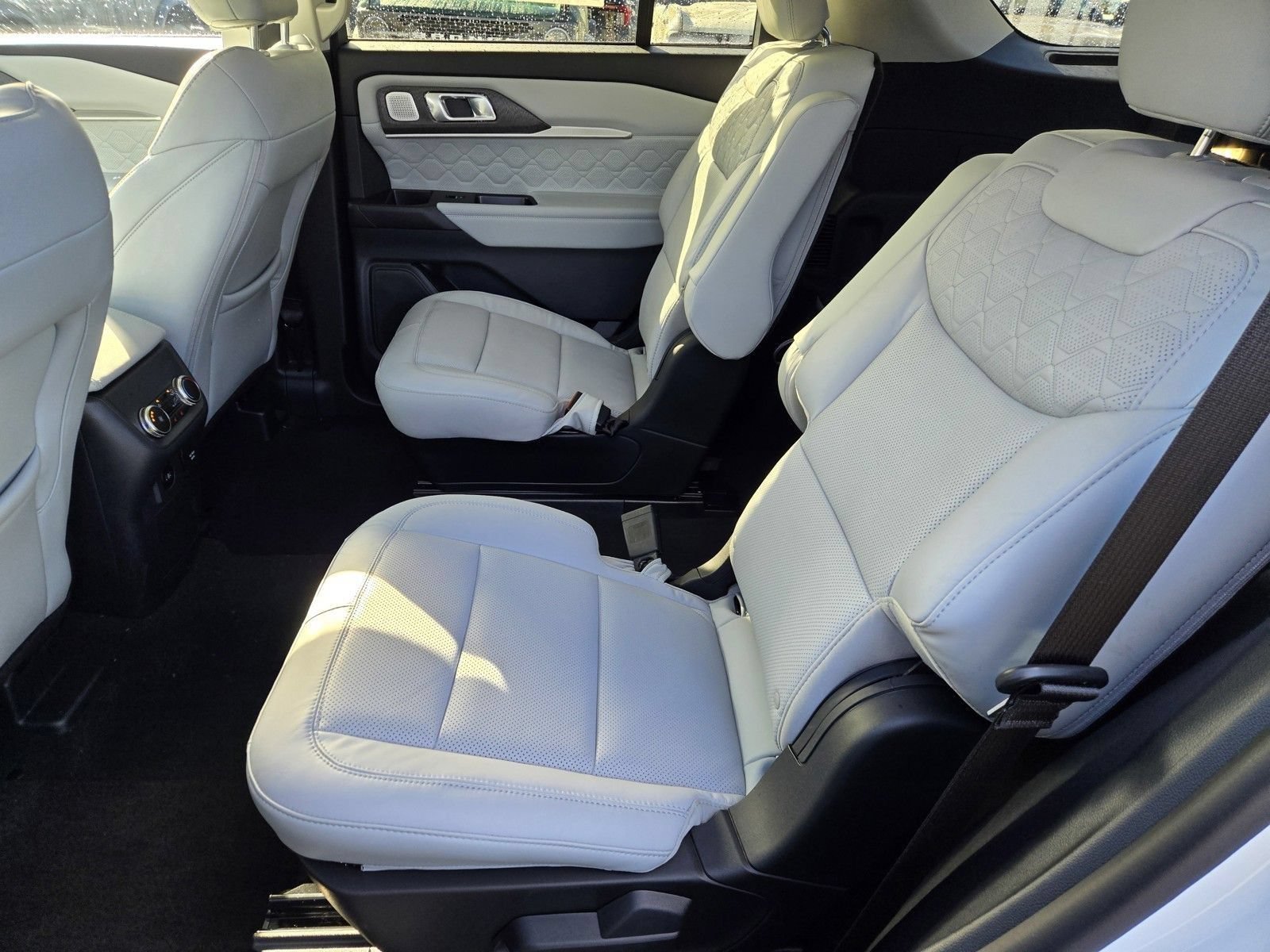 New 2026 Ford Explorer Platinum w/ LUX Leather Package AWD/4WD image 5