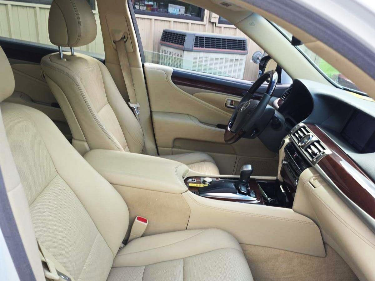 Used 2014 Lexus LS 460 w/ Comfort Package RWD image 6