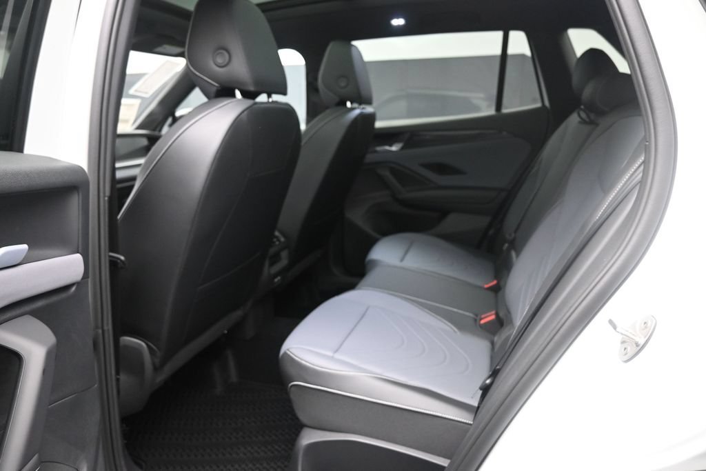 New 2026 Volkswagen Tiguan SE R-Line FWD image 21