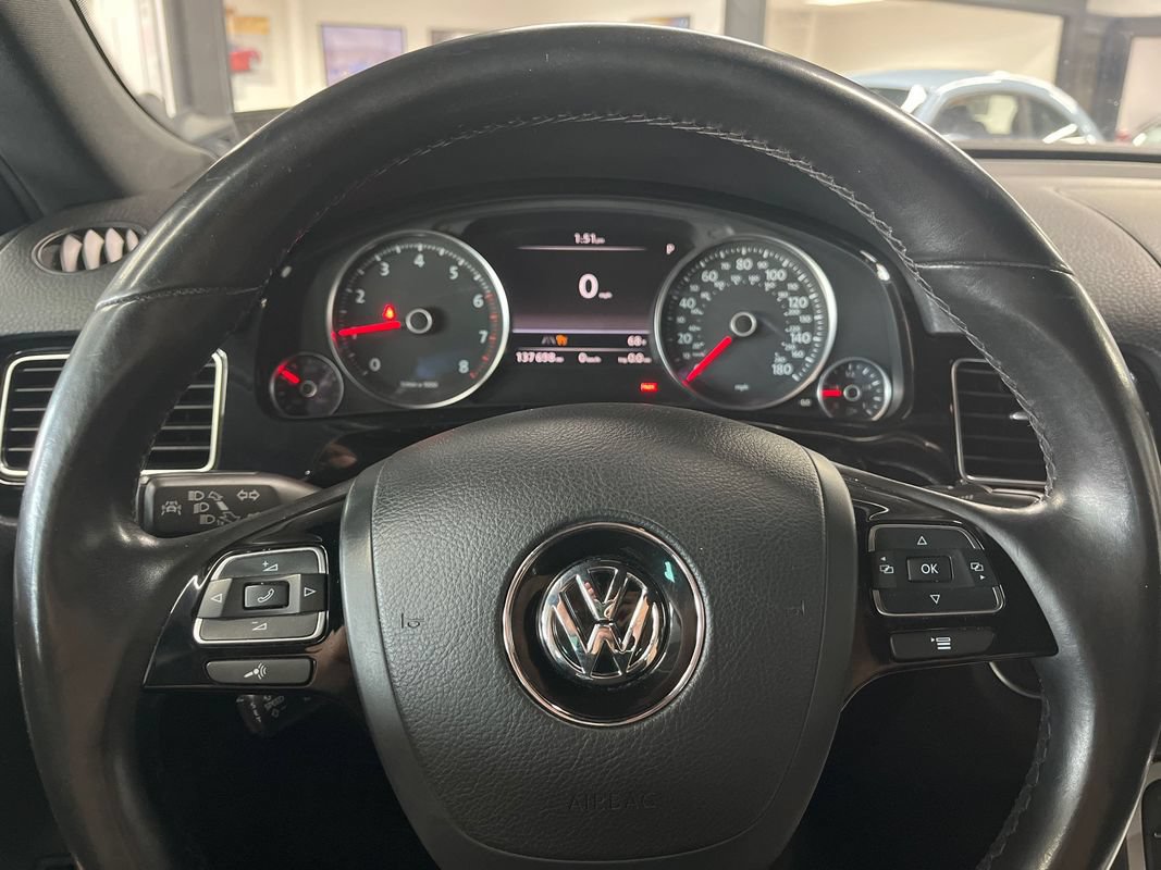 Used 2017 Volkswagen Touareg Wolfsburg Edition AWD/4WD image 40