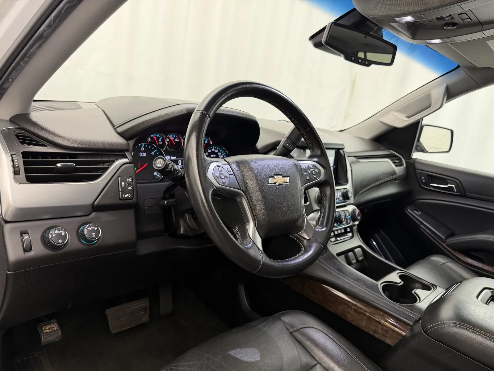 Used 2018 Chevrolet Suburban LT AWD/4WD image 9