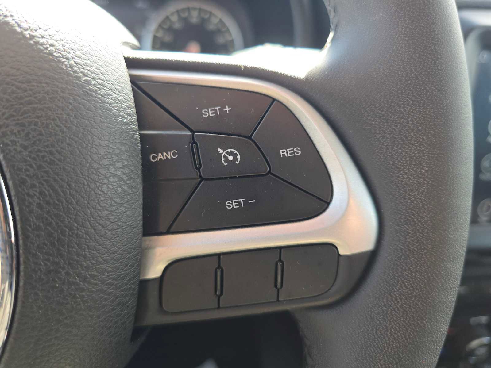 Used 2018 Jeep Renegade Latitude w/ UConnect 8.4 Nav Group image 29