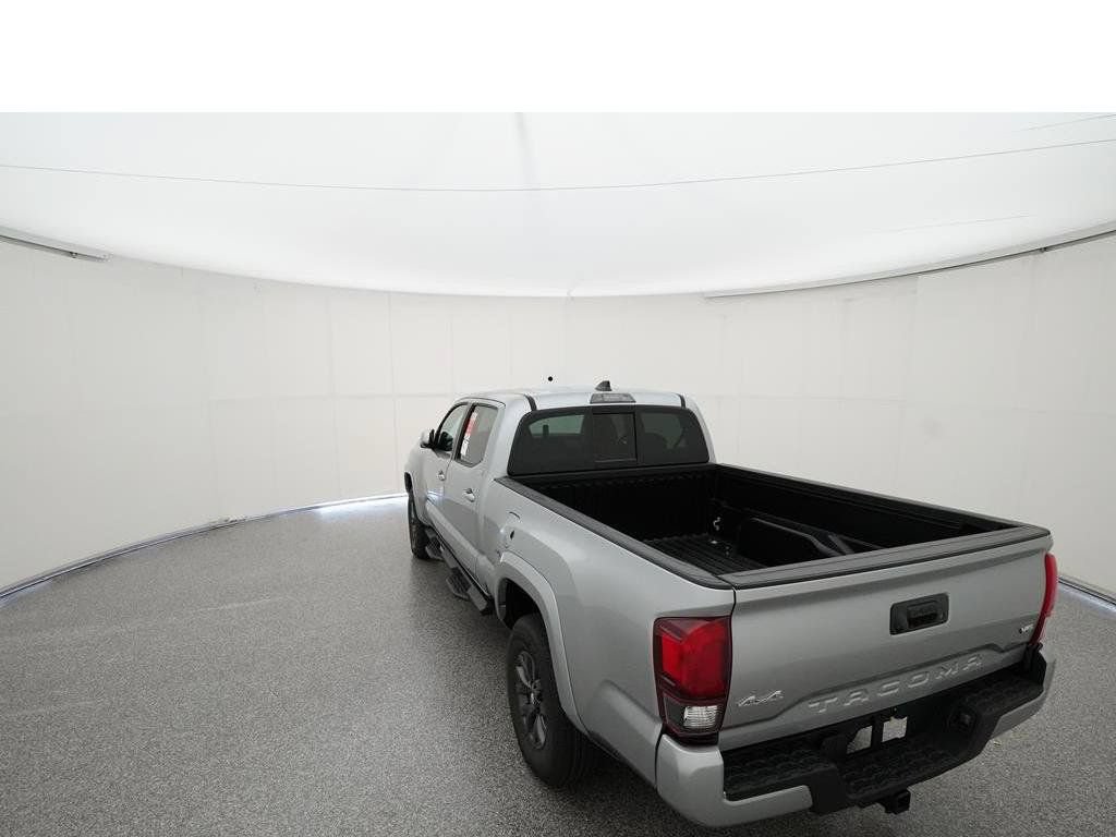 Used 2022 Toyota Tacoma SR5 w/ Technology Package AWD/4WD image 8