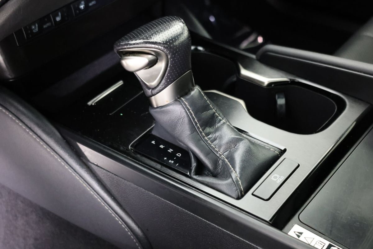 Used 2023 Lexus ES 350 F Sport w/ Accessory Package (Z2) FWD image 6