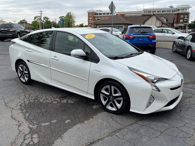 Used 2017 Toyota Prius Three Touring w/ Carpet Mat Package FWD image 9
