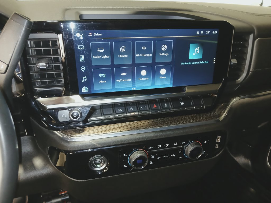 Used 2023 Chevrolet Silverado 1500 LT AWD/4WD image 18