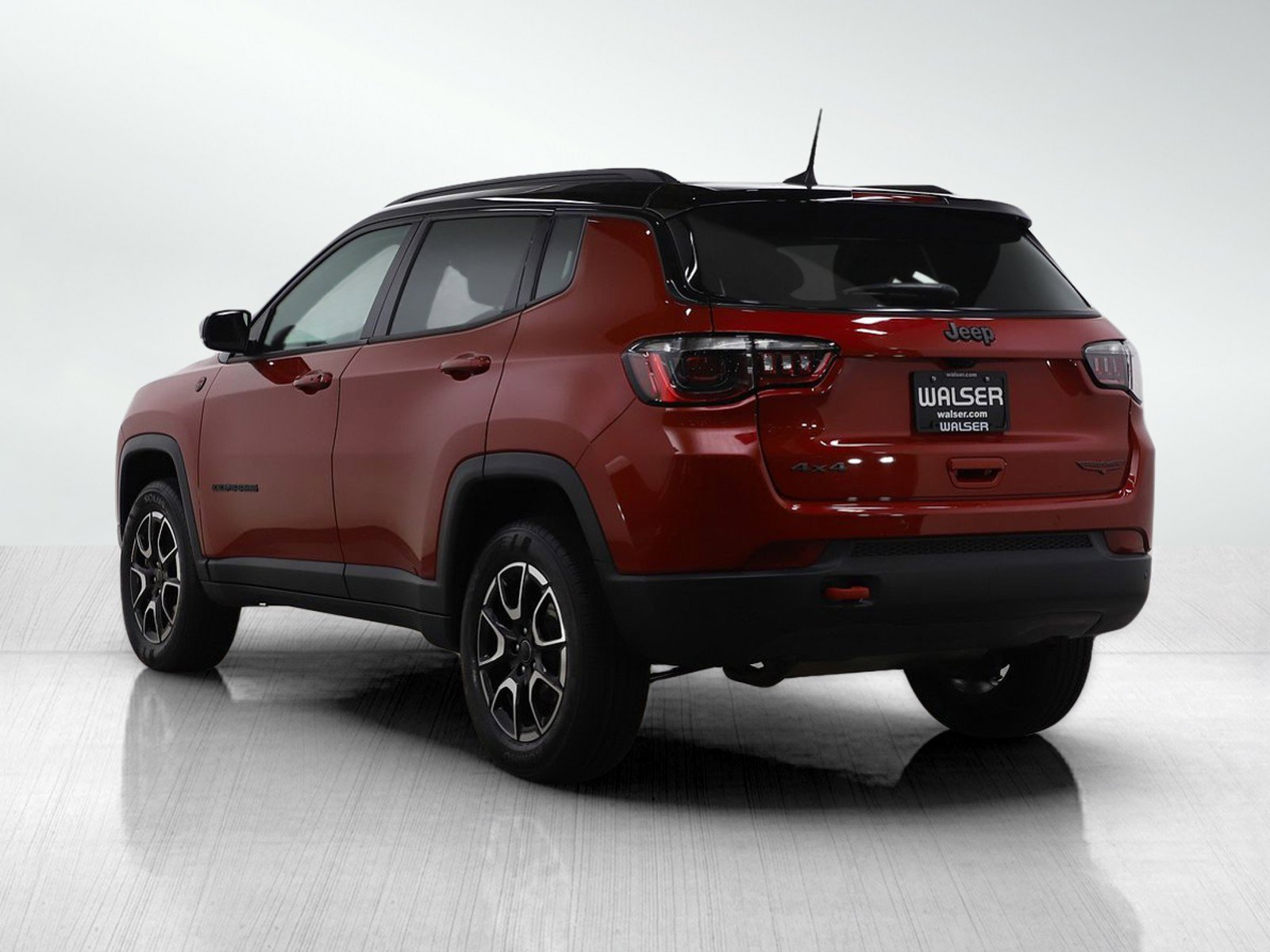 Used 2025 Jeep Compass Trailhawk image 3