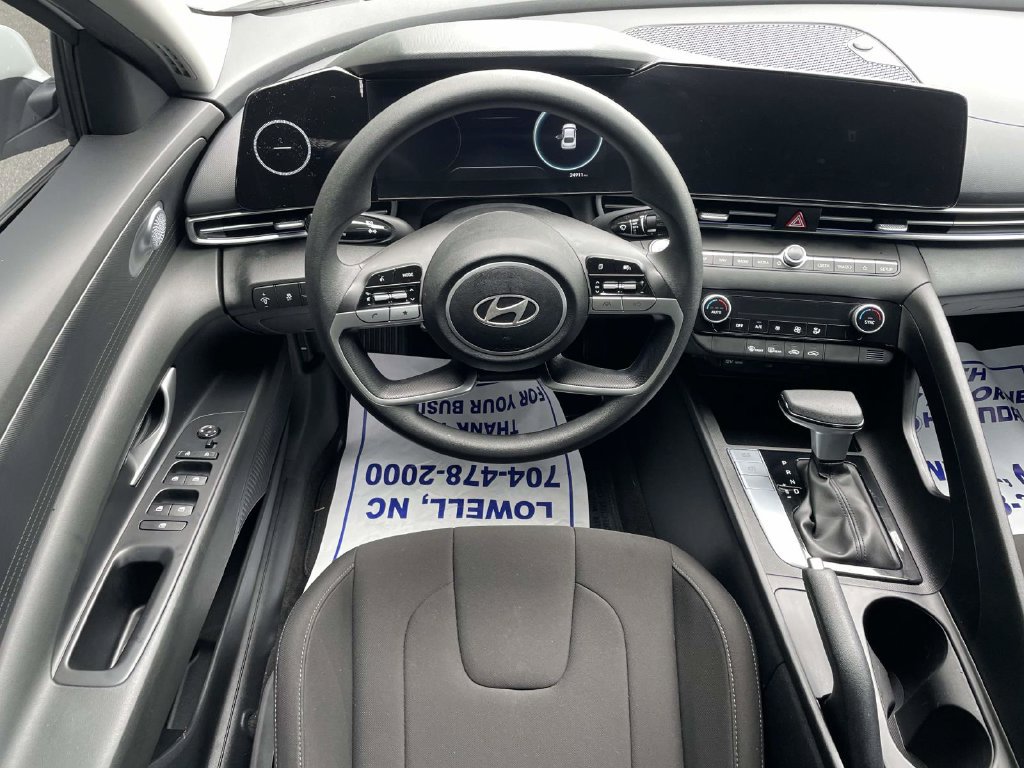 Certified 2024 Hyundai Elantra SEL FWD image 11