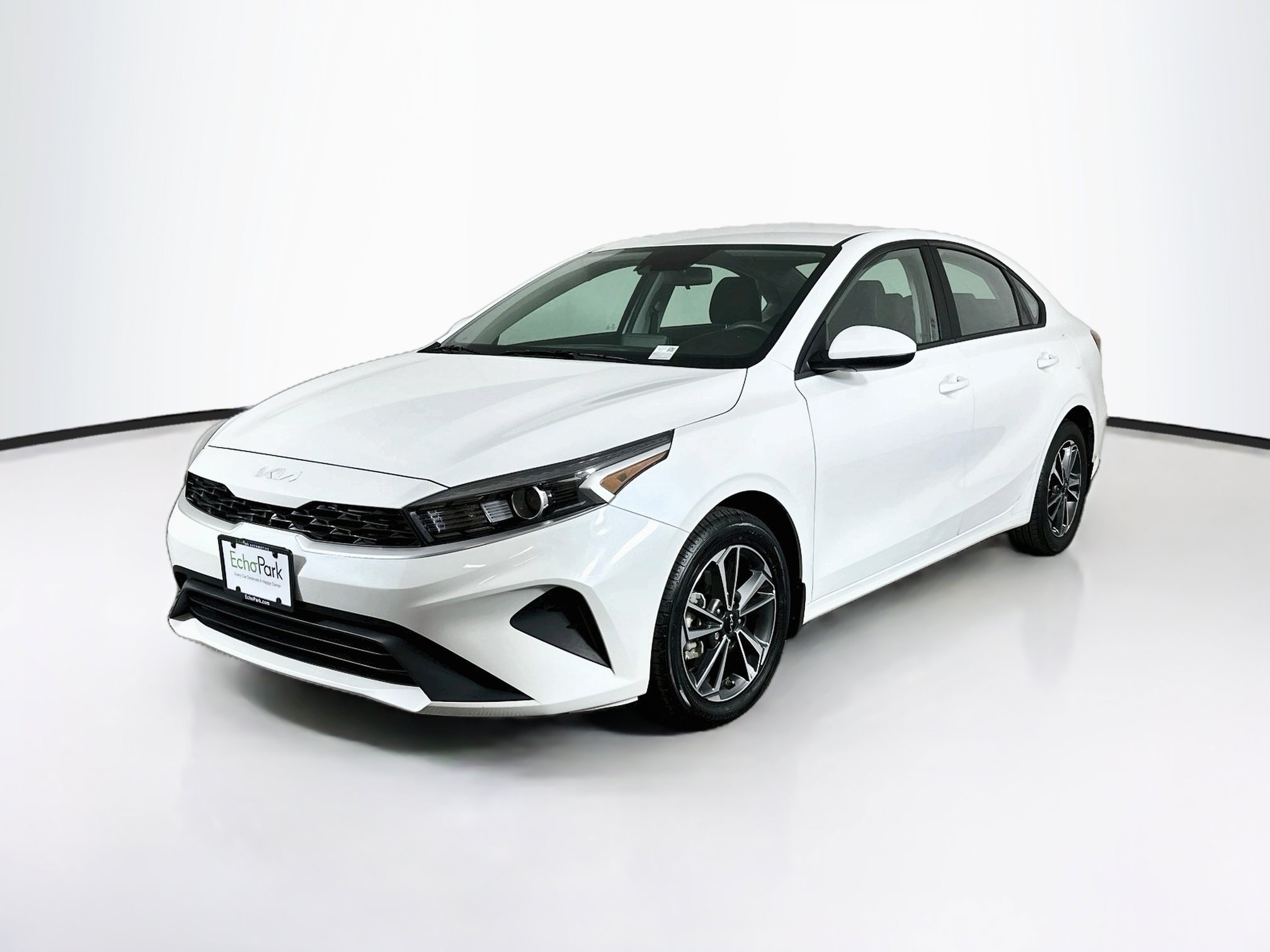 Used 2023 Kia Forte LXS FWD image 3