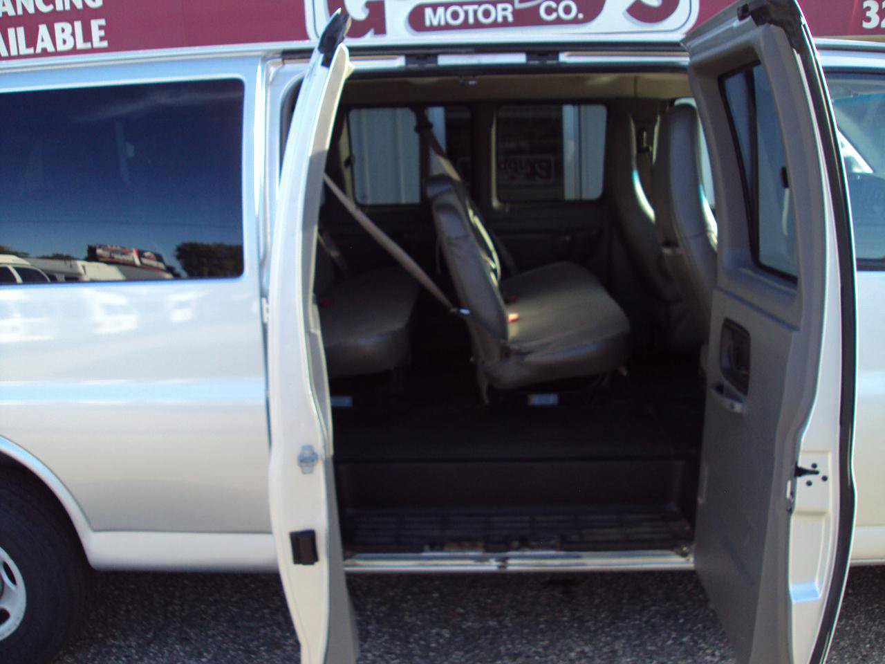 Used 2017 Chevrolet Express 3500 LT w/ LT Preferred Equipment Group RWD image 10