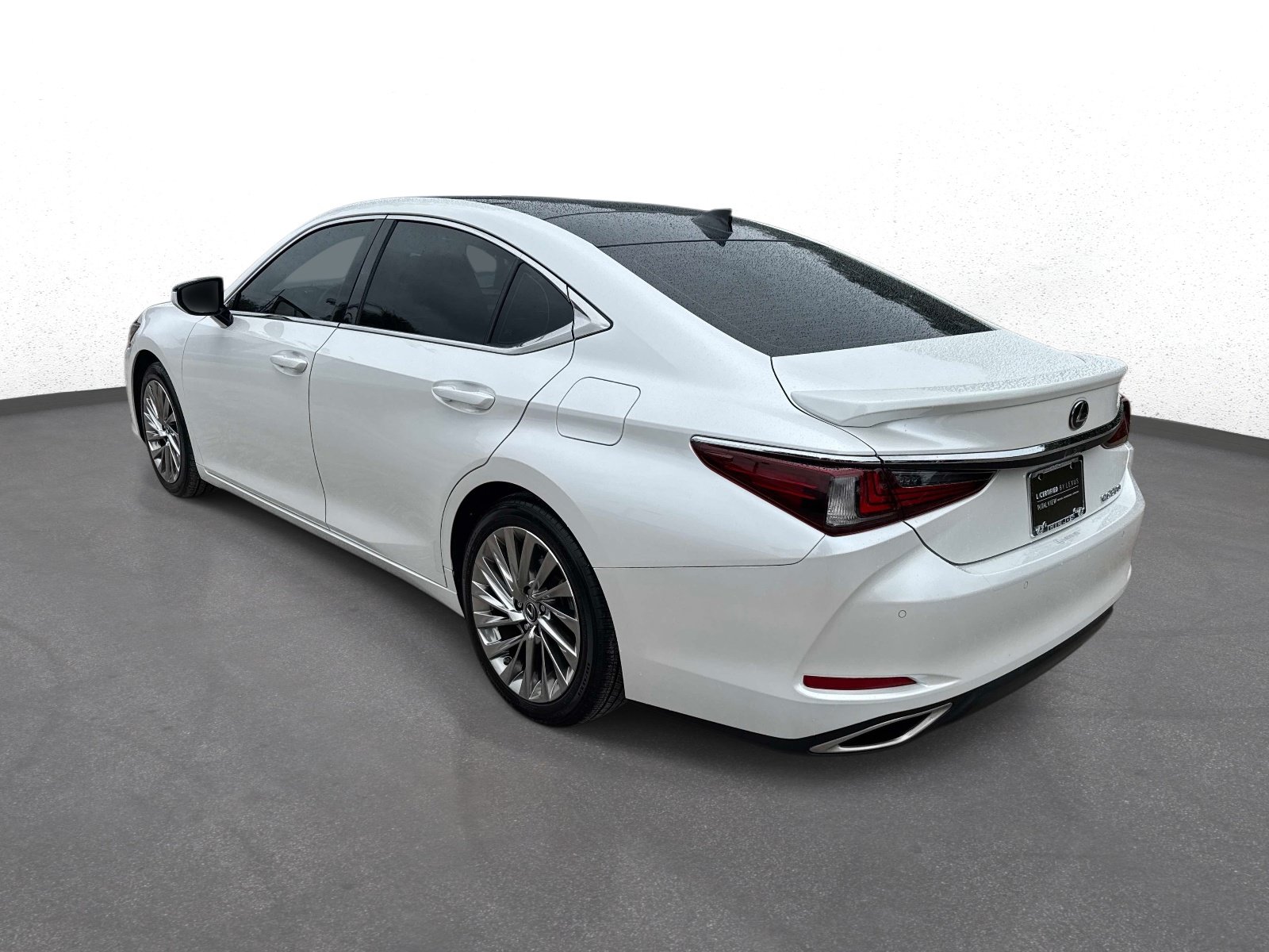 Certified 2022 Lexus ES 350 Ultra Luxury w/ Accessory Package 2 FWD image 5