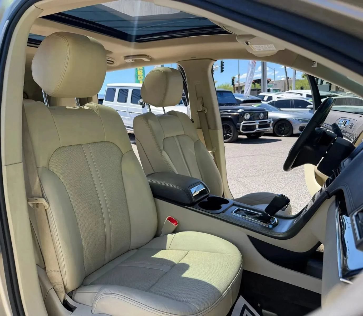 Used 2017 Lincoln MKT AWD image 20