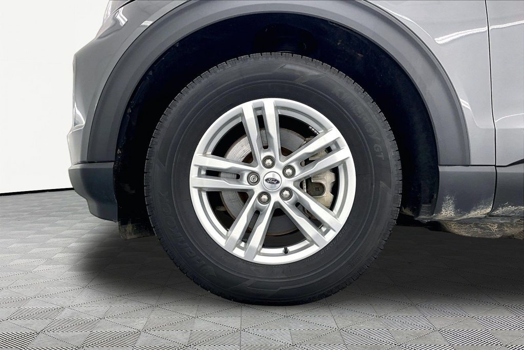 Certified 2023 Ford Explorer XLT w/ Equipment Group 202A AWD/4WD image 9