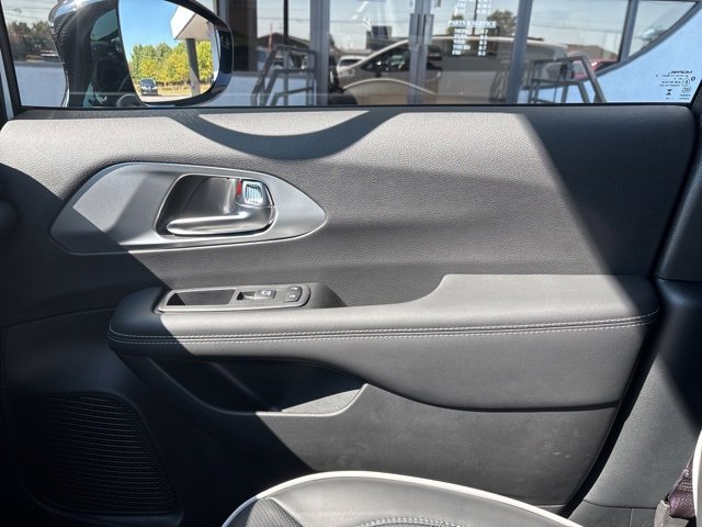 New 2026 Chrysler Pacifica Limited image 26