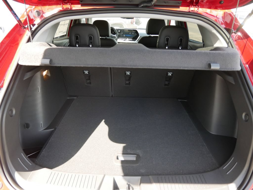New 2026 Chevrolet Trax LT w/ Driver Confidence Package FWD image 8