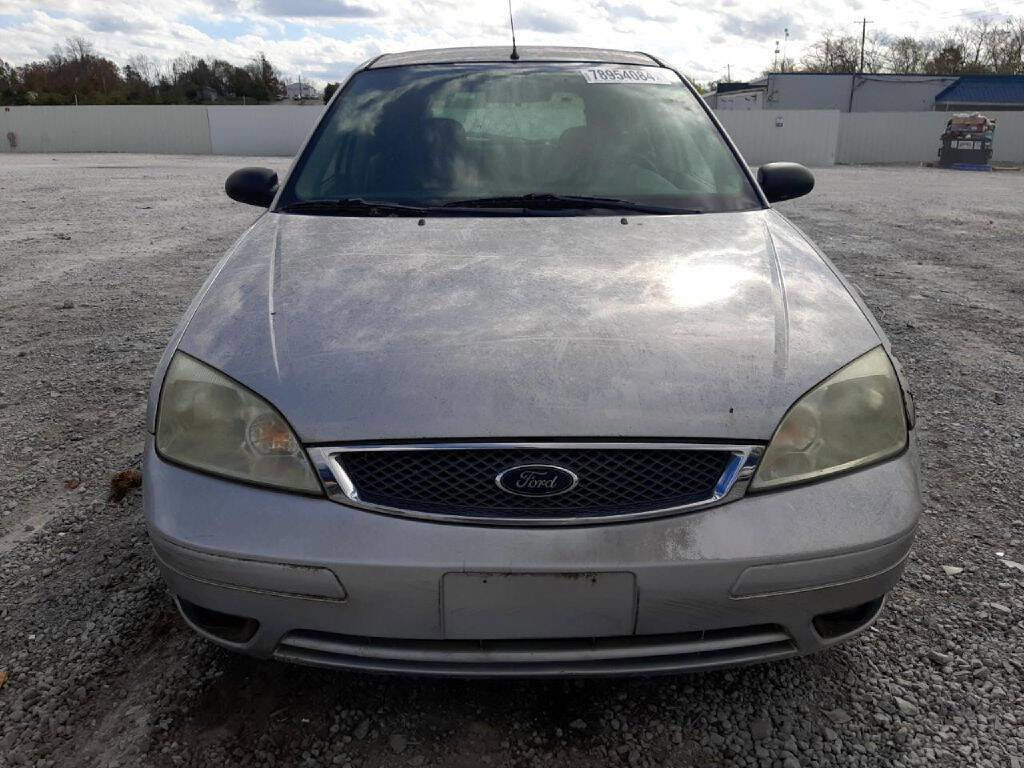 Used 2005 Ford Focus ZX5 Hatchback image 2