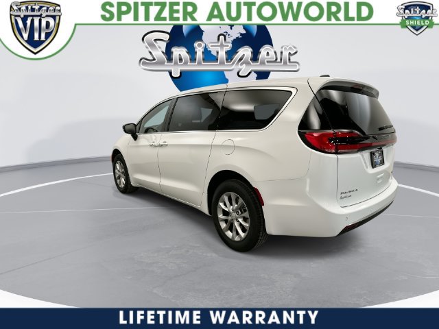 New 2027 Chrysler Pacifica Select AWD/4WD image 8